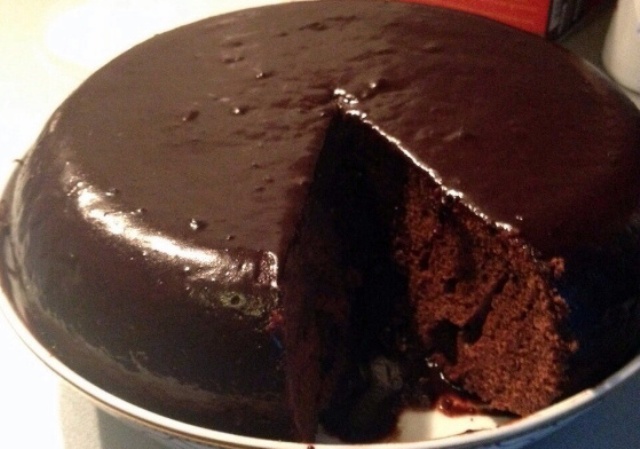 Простий шоколадний кекс в мультиварці