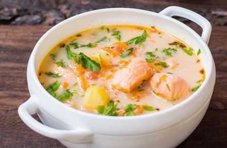 Рибний суп з овочами та вершками