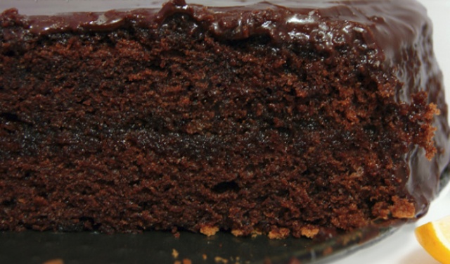 Простий шоколадний тортик в мультиварці