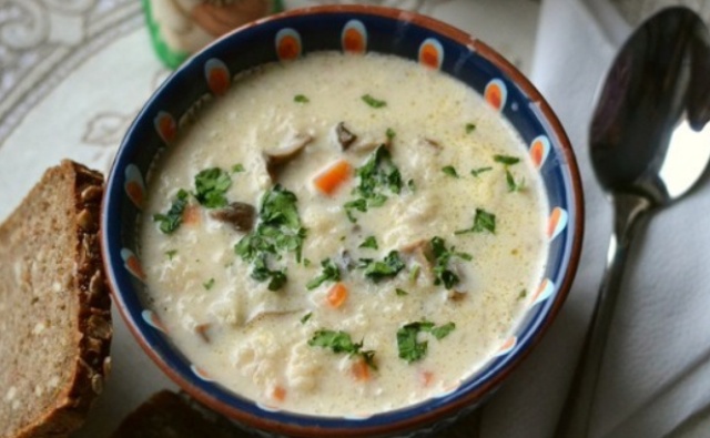 Вершковий суп з пшоном та грибами